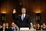 Christopher Wray, der er nomineret til posten som FBI-direktør af Donald Trump, tages i ed forud for en 'bekræftelses'-høring i Senatet. 
