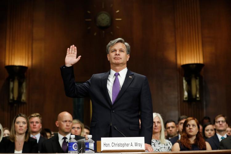 Christopher Wray, der er nomineret til posten som FBI-direktør af Donald Trump, tages i ed forud for en 'bekræftelses'-høring i Senatet. 