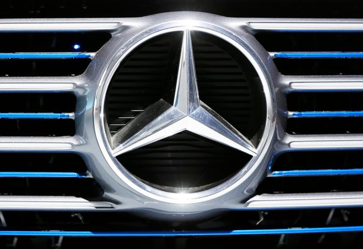 Mercedes er for alvor kommet i de tyske myndigheders søgelys på grund af formodet snyd med dieselmotorers forurening.  