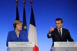 Emmanuel Macron når møder med både Angela Merkel og Donald Trump i dag. 