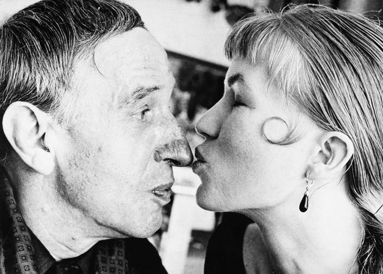Jens August Schade ses her sammen med sin muse Susan Weimar. 
   