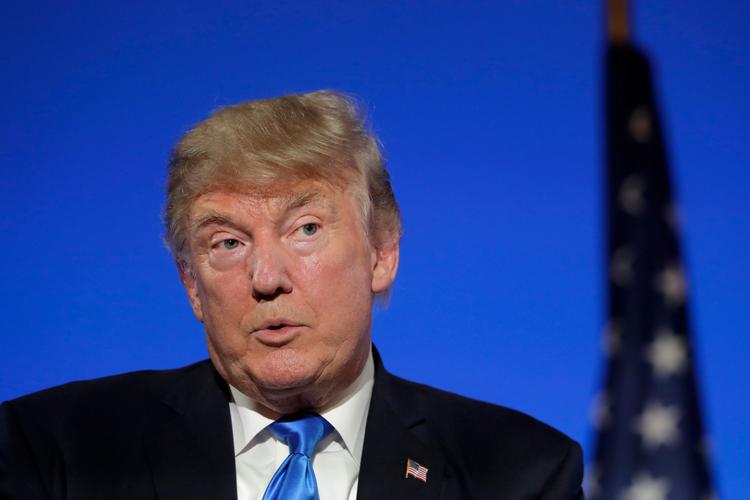 End ikke i Europa kan Donald Trump undslippe den voksende ballade om sin søns møde med en russisk advokat. 