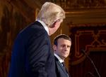 Emmanuel Macron og  Donald Trump fandt de høflige miner frem i dag. 