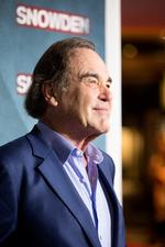 Den amerikanske instruktør Oliver Stone skal instruere det første afsnit af en ny tv-serie om Guantanamo-lejren. 