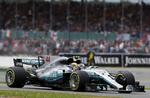 Fuldstændig upresset kunne Lewis Hamilton vinde på Silverstone til publikums udelts begejstring. Foto: Frank Augstein)/AP 