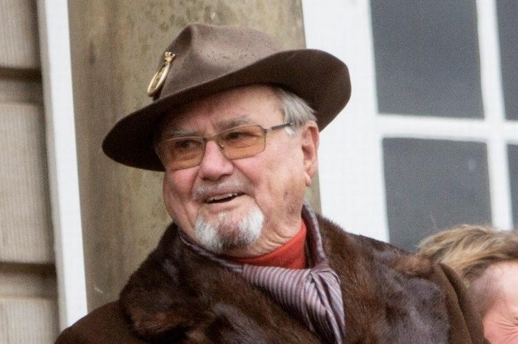 Prins Henrik har det fint, siger kongehuset. Her er han fanget til den traditionsrige Hubertusjagt i Dyrehaven i november sidste år. 