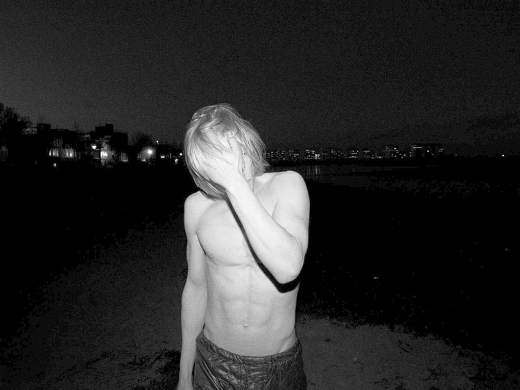 Guldimund (billedet) og 16 andre danske og skandinaviske upcoming navne spiller på Summer in the City, en gratis, 3 dage lang musikfestival i Huset-KBH's gårdhave.  