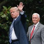 USA's præsident, Donald Trump (t.v.), har sammen vicepræsident Mike Pence gjort en ændring af det amerikanske sundhedssystem til sit partis største mærkesag. Men ændringen møder modstand. 