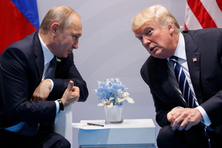 Donald Trump og Vladimir Putin fotograferet under deres officielle møde under G20-topmødet i Hamburg for nylig. 