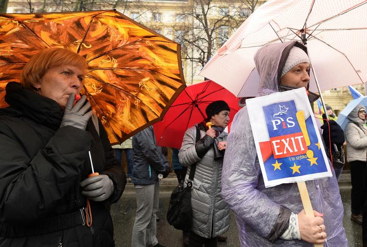 Der har de seneste måneder været protester mod Polens regeringsparti PiS. Den nyeste foregik tirsdag morgen, og var rettet mod domstolsreformen. 
   