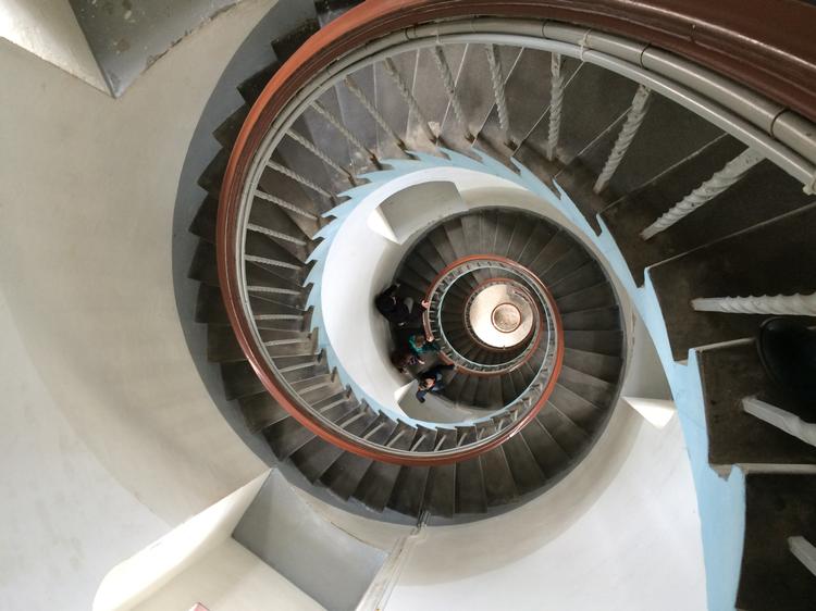 Der er 228 trin op. Godt at vide, hvis du tager turen op i Lyngvig fyr.  