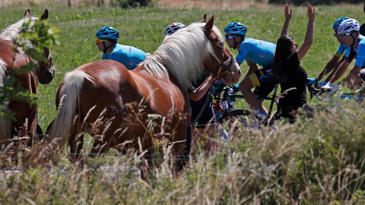 Tour de France-rytterne har overstået bjergene i årets løb. I dag er etapen relativt flad. 
