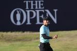 Solen skinnede, da Thorbjørn Olesen med 72 slag havde spillet sin anden runde færdig i  British Open, men senere væltede regnen ned over blandt andre Søren Kjeldsen.
   
