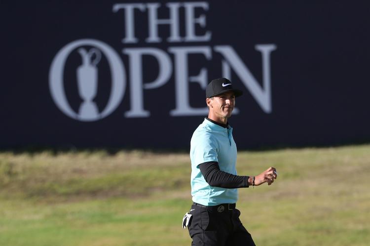 Solen skinnede, da Thorbjørn Olesen med 72 slag havde spillet sin anden runde færdig i  British Open, men senere væltede regnen ned over blandt andre Søren Kjeldsen.
   