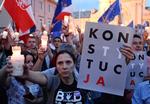 Demonstranter var igen i går på gaden for at protestere mod retsreform. 