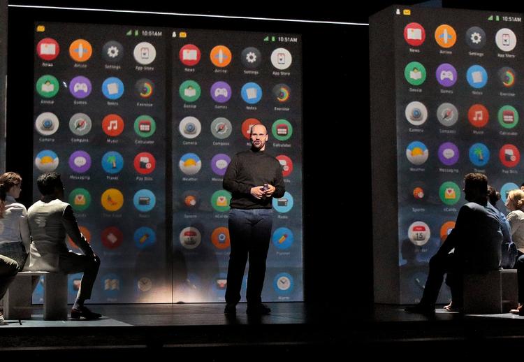 I avisen The New York Times kritiseres operaen for at skævvride Steve Jobs' liv, for at det kan passe ind i operaskabelonen. 