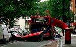 Briternes erfaringer med terrorangreb har fået myndighederne til at komme med en række råd om, hvad borgerne skal gøre, hvis de pludselig står i terroristernes sigtekorn. Her ses en udbombet bybus i London efter et angreb i 2005.  