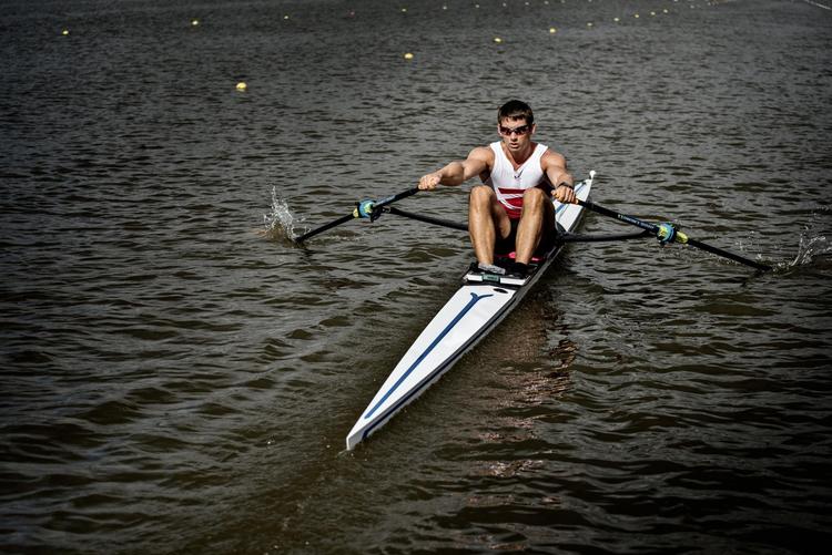 Sverri Sandberg Nielsen er glad for i Danmark at blive presset af andre unge roere, så han bedre kan stræbe efter at nå et højere niveau. 