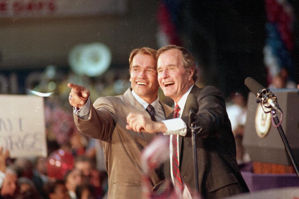 Her er han i 1988 sammen med den daværende republikanske præsidentkandidat George Bush.  