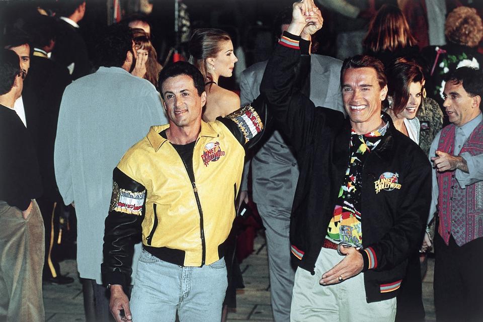 Sylvester Stallone og Arnold Schwarzenegger åbnede i 1993 restauranten Planet Hollywood i London. 