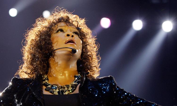 I anledning af premieren på Whitney Houston-filmen 'Whitney - Can I Be Me' har Kim Skotte samlet tre skæringer fra sangerindens bagkatalog, der sagtens kan tåle at blive sat på anlægget igen. 