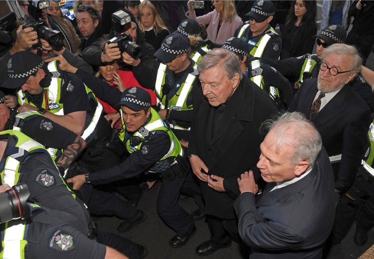 George Pell mødte onsdag morgen op i retten i Melbourne. 