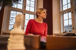 Mette Bock er født i København, men vokset op i Horsens i en familie, der i høj grad var præget af politik. På godt og ondt. Siden sidste år har hun været kultur- og kirkeminister for LA i den borgerlige regering. Her er hun fotograferet på sit kontor i det tidligere Assistenshus. 
