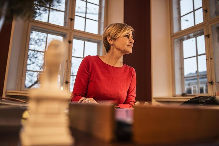 Mette Bock er født i København, men vokset op i Horsens i en familie, der i høj grad var præget af politik. På godt og ondt. Siden sidste år har hun været kultur- og kirkeminister for LA i den borgerlige regering. Her er hun fotograferet på sit kontor i det tidligere Assistenshus. 