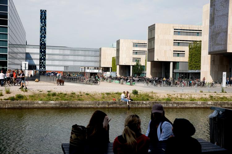 Til midnat får tusindvis af ansøgere svar på, om de er blevet optaget på en videregående uddannelse. 