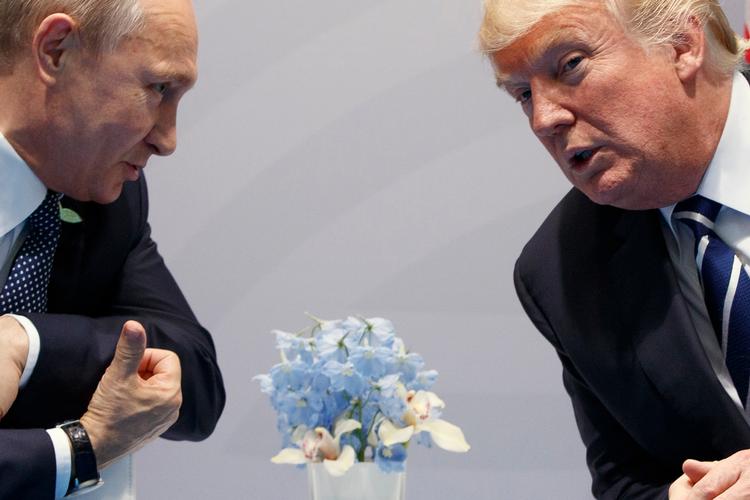 Trump mødtes to gange og havde samtaler med den russiske præsident Putin, da de var til G20-møde i Hamborg i juli måned.  Akrivfoto Evan Vucci