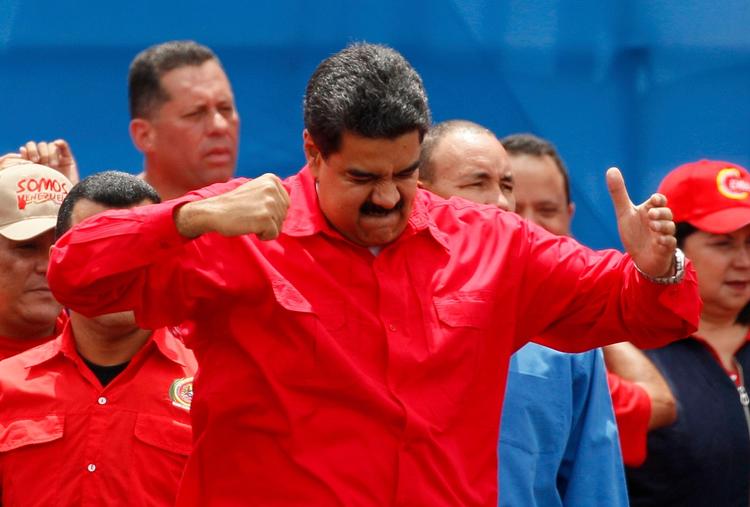 Nicolas Maduro må erkende, at Venezuela igen og igen bliver ramt af voldelige protester på grund af hans planer. 
