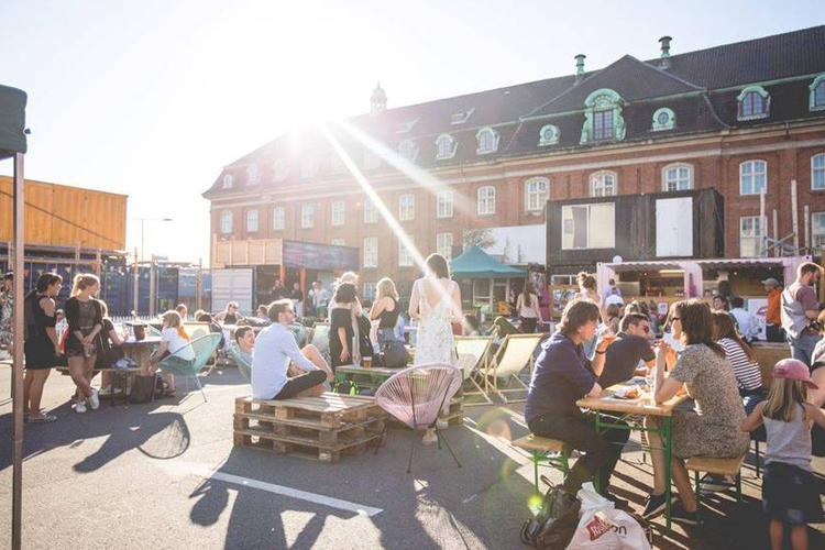 I morgen kan du tage til elektronisk sommerfest på Postgrunden. 