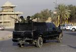 På vagt. Blackwater blev især brugt i Irak, hvor stod for sikkerhedskoordinationen i 'den grønne zone' hvor ambassader og udlændinge boede under Irak krigen. Her kører lejesoldater fra selskabet gennem den rundkørsel, hvor deres kollega dræbte 17 ubevæbnede civile.
    