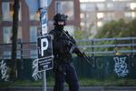 Politiet er mødt op i Mjølnerparken. Foto: Jens Dresling 