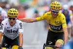 Michal Kwiatkowski får et anerkendende og taknemligt klap på skulderen af Chris Froome efter sin uvurderlige støtte i Tour de France. I dag havde polakken anledning til personlig jubel.
   