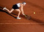 Det var ikke lige kønt det hele, men Caroline Wozniacki sled sig lørdag igen frem til en finale, da hun besejrede Elise Mertens. 
   
