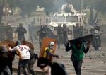 Der har de seneste dage og uger været voldsomme protester i Venezuela. På billedet støder demonstranter sammen med politi ved en demonstration i fredags i Venezuelas hovedstad, Caracas. 