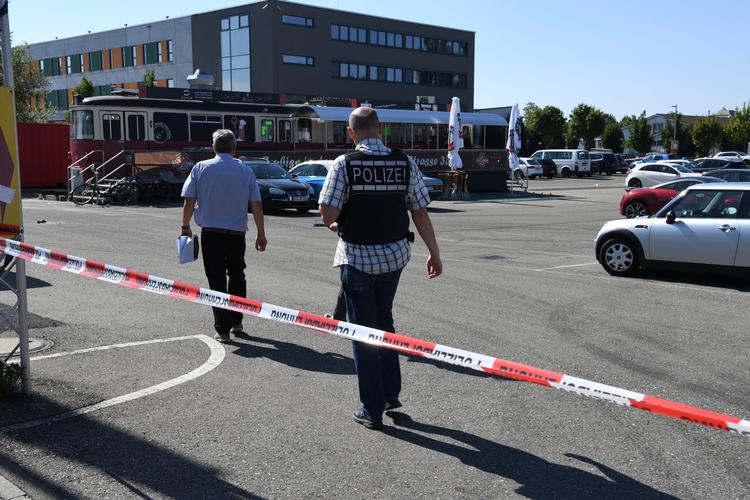 Afspærring blev sat op ved natklubben, så politiet kan arbejde i ro og fred. 