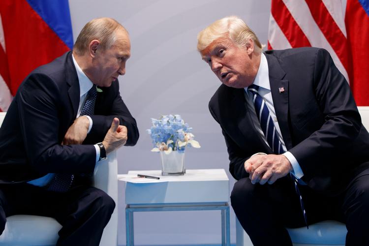 Donald Trump og Vladimir Putin talte sammen ved G20-topmødet i starten af juli. Nu ser dialogen ud til at blive vanskelig, efter Putin har bedt USA fjerne 755 diplomatstillinger fra Rusland. 