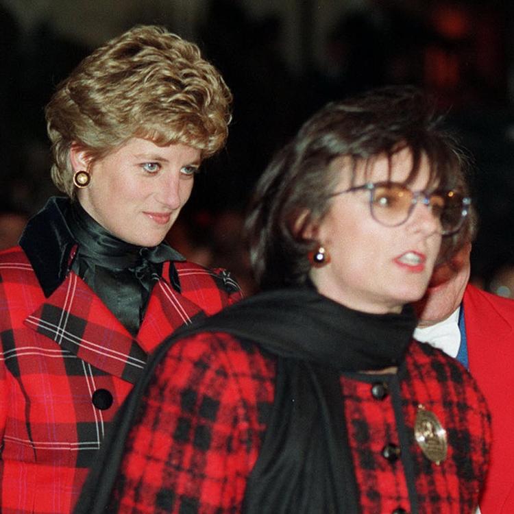 Prinsesse Diana sammen med veninden Rosa Monckton i 1993.
   