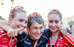 Cecilie Uttrup Ludwig (t.h.) jubler sammen med landstræner Catherine Marsal og landsholdskollegaen Julie Leth over Amalie Dideriksens guldmedalje ved sidste års VM.
   