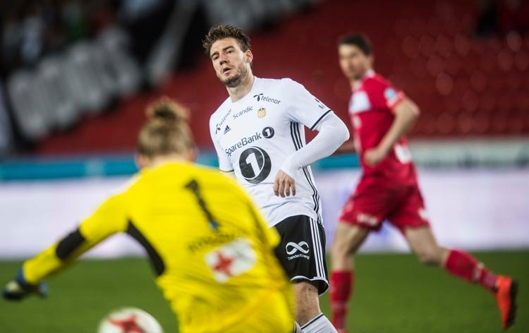 Nicklas Bendtner er den eneste spiller i Rosenborgs trup, som tidligere har spillet Champions League. 
   