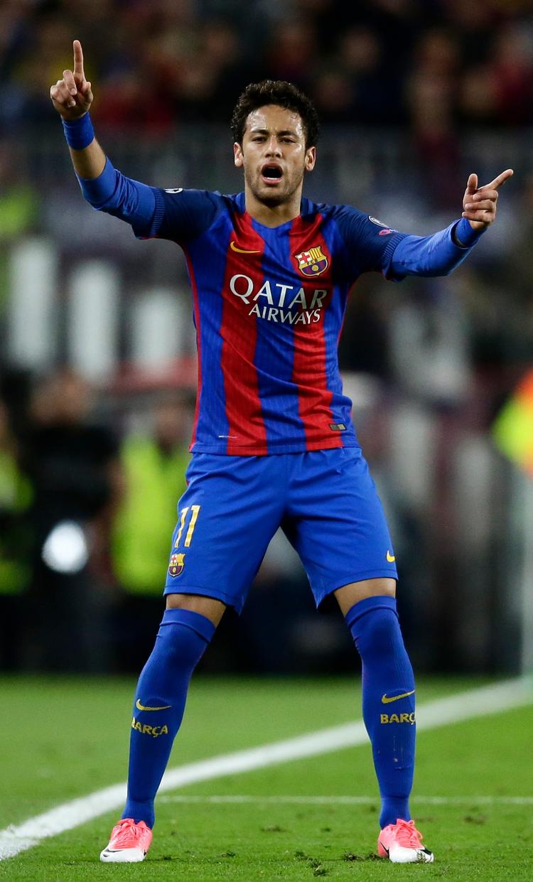 Den brasilianske stjerne Neymar kan blive den dyreste spiller i historien.  