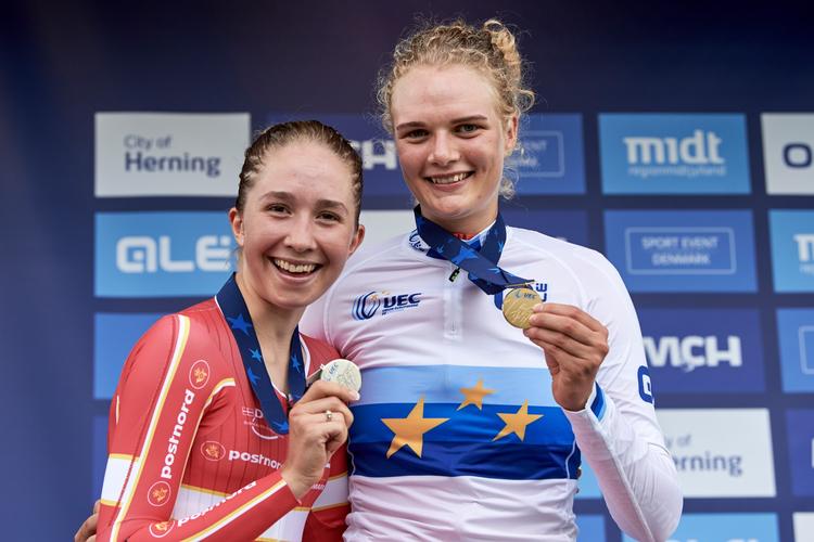 Efter 31,5 km havde Pernille Mathiesen og Cecilie Uttrup Ludwig været de to hurtigste ved EM.
   