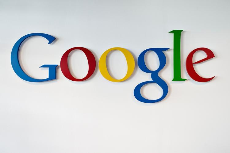 Der skal ifølge ledende danske mediefolk mere fokus på, at Google og Facebook løber med pengene. 