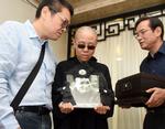 Dette billede stammer fra 15. juli og er et af de sidste billeder af Liu Xia, hvor hun deltager i begravelsen af sin mand, Liu Xiaobo. Billedet er blevet offentliggjort af de kinesiske myndigheder. 