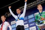 Mens belgieren Victor Campenaerts jubler, er der ingen smil at spore hos polakken Maciej Bodnar (t.v.) og ireren Ryan Mullen.
   