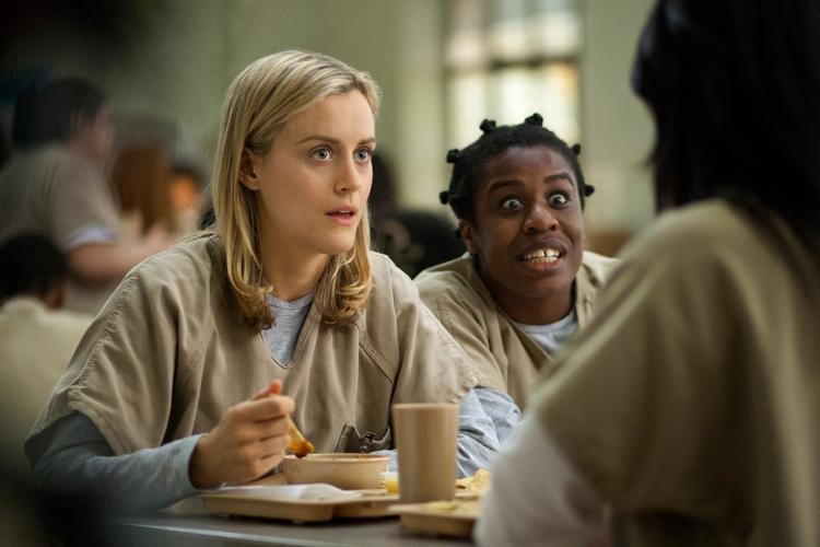 Kender du det, at man lige skal se bare ét afsnit mere af en serie såsom 'Orange is the New Black', og derfor kommer for sent i seng. Så er du langtfra alene, viser ny under undersøgelse. 