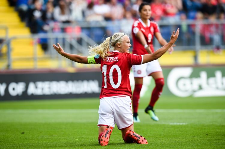 Nadia Nadim (i baggrunden) og Pernille Harder er et par offensive EM-spillere, der har gjort indtryk. 