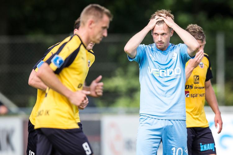 Marvin Pourié (th.) sparkede over mål i første halvleg og headede på overliggeren i anden, da Hobro løb med sejren. 